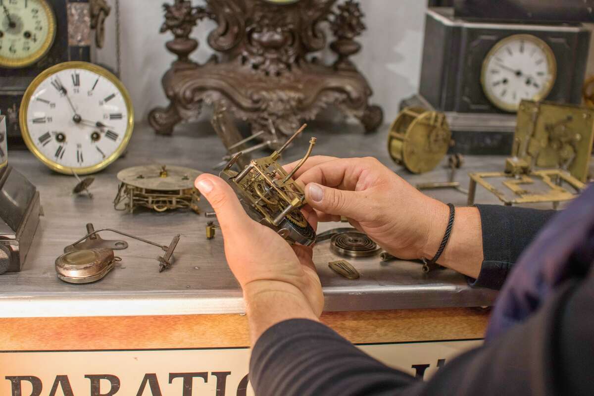 inspection d'un élément d'horlogerie